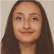 Studentessa universitaria impartisce lezioni di tutte le materie delle scuole medie